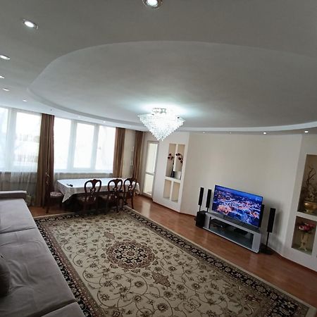 Улица Гоголя 2 Апартаменты 180 Метров Almaty Bagian luar foto